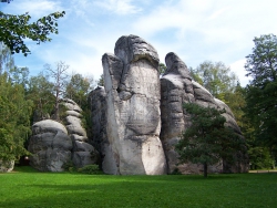 Malebná krajina Adršpachu láká turisty na příjemnou dovolenou